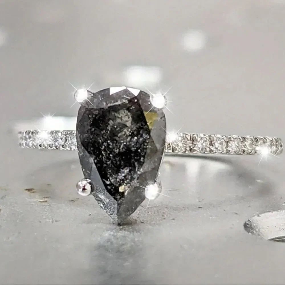 Elegant Ring mineral gray cubic zirconia